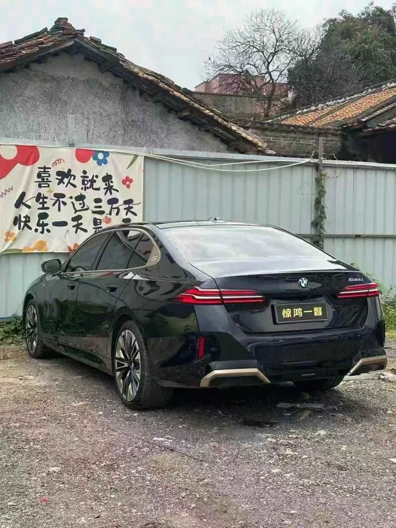 宝马5系 后面外观一