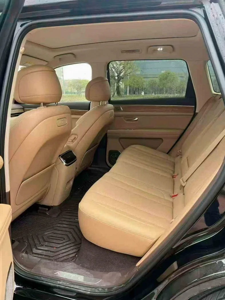 华为智选问界 后面外观三