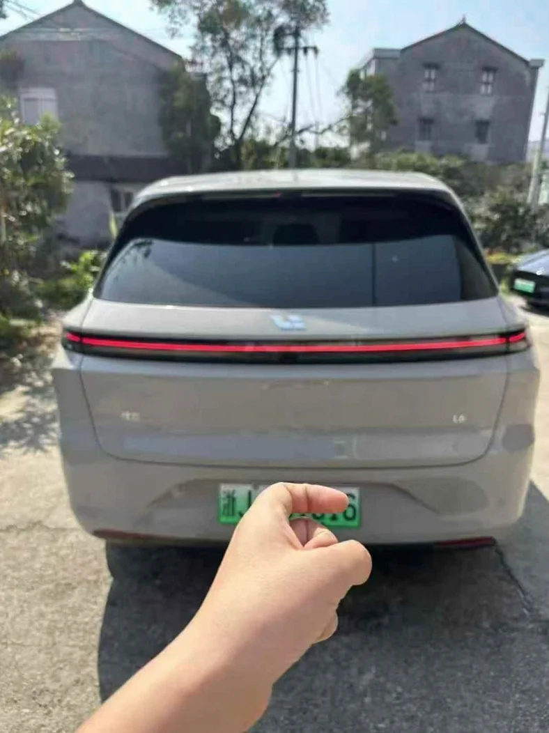 理想L6 内饰前排