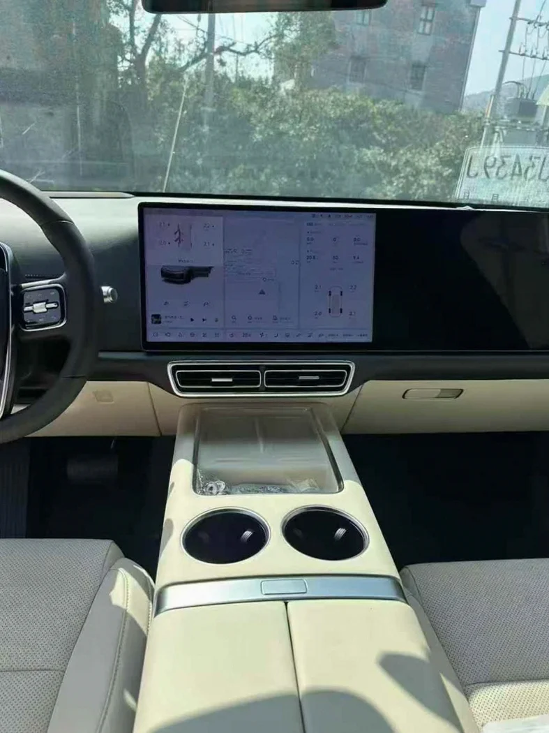 理想L6 后面外观一