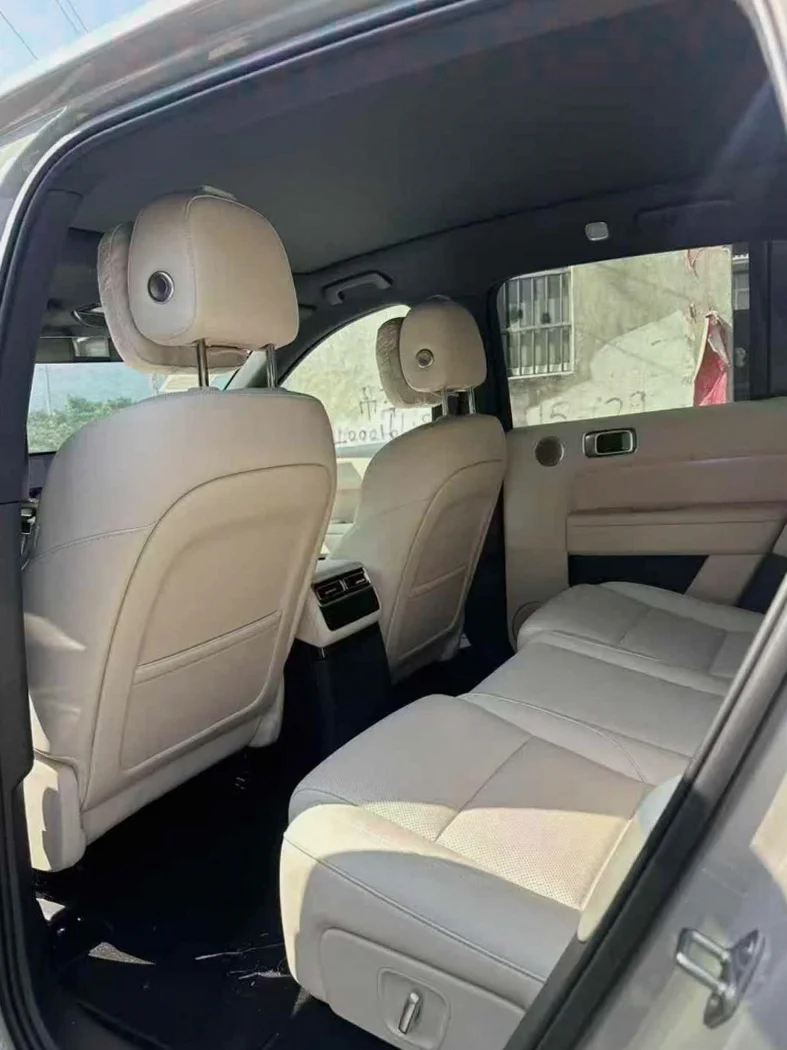 理想L6 后面外观三