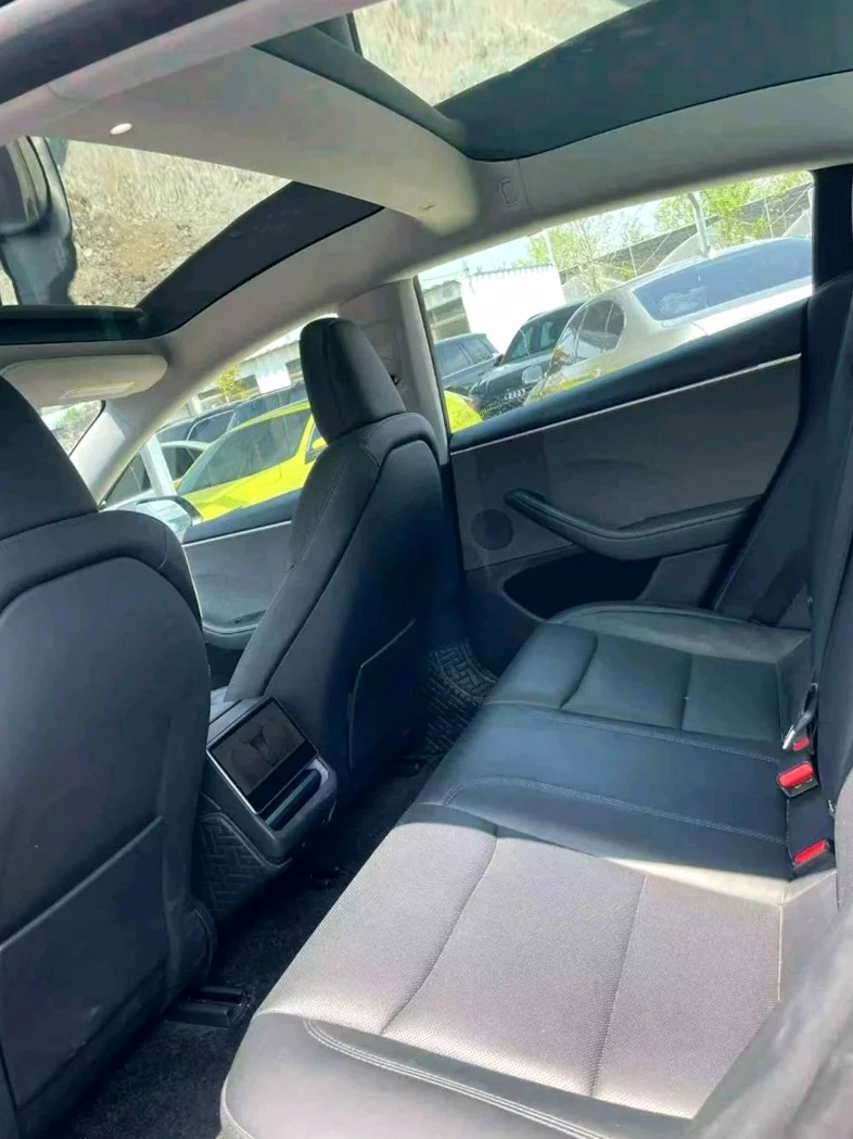 特斯拉MODEL 后面外观一