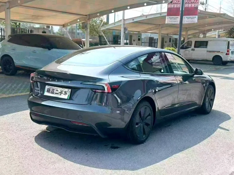 特斯拉MODEL 后面外观二