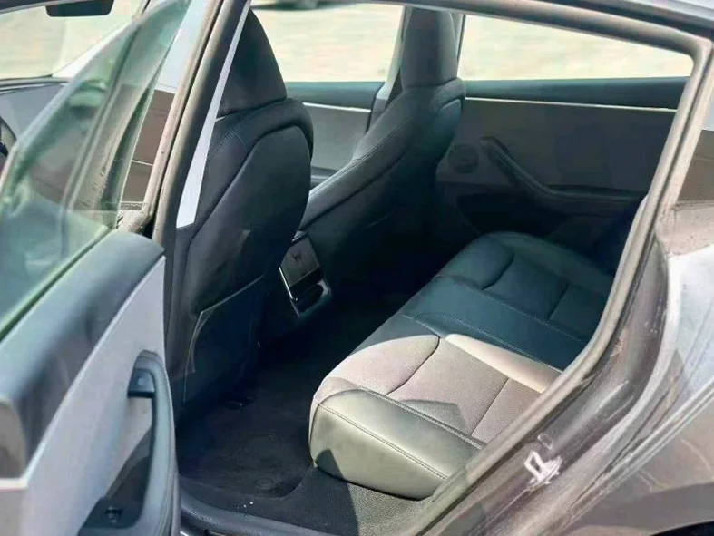 特斯拉MODEL 后面外观一