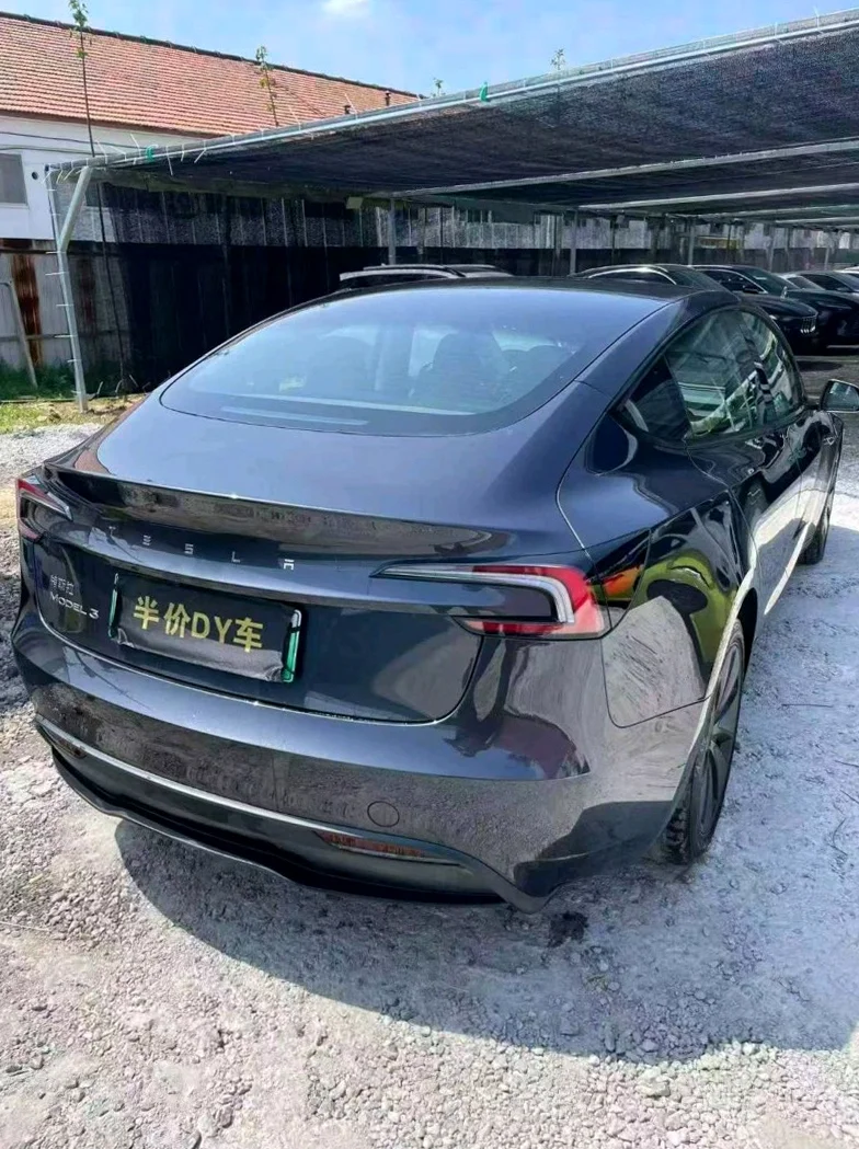 特斯拉MODEL 后面外观三