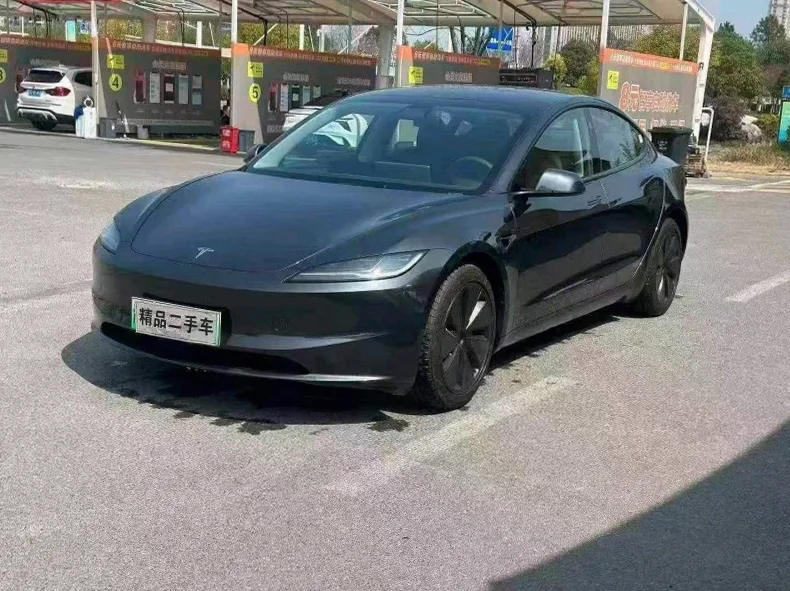 特斯拉MODEL 正面外观二