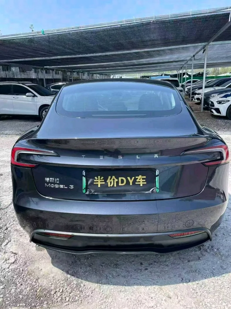 特斯拉MODEL 内饰后排