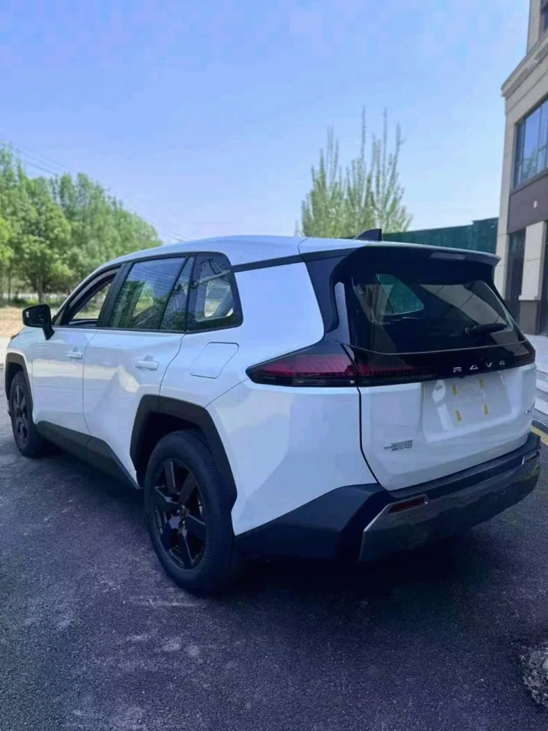 丰田RAV4荣放 内饰后排