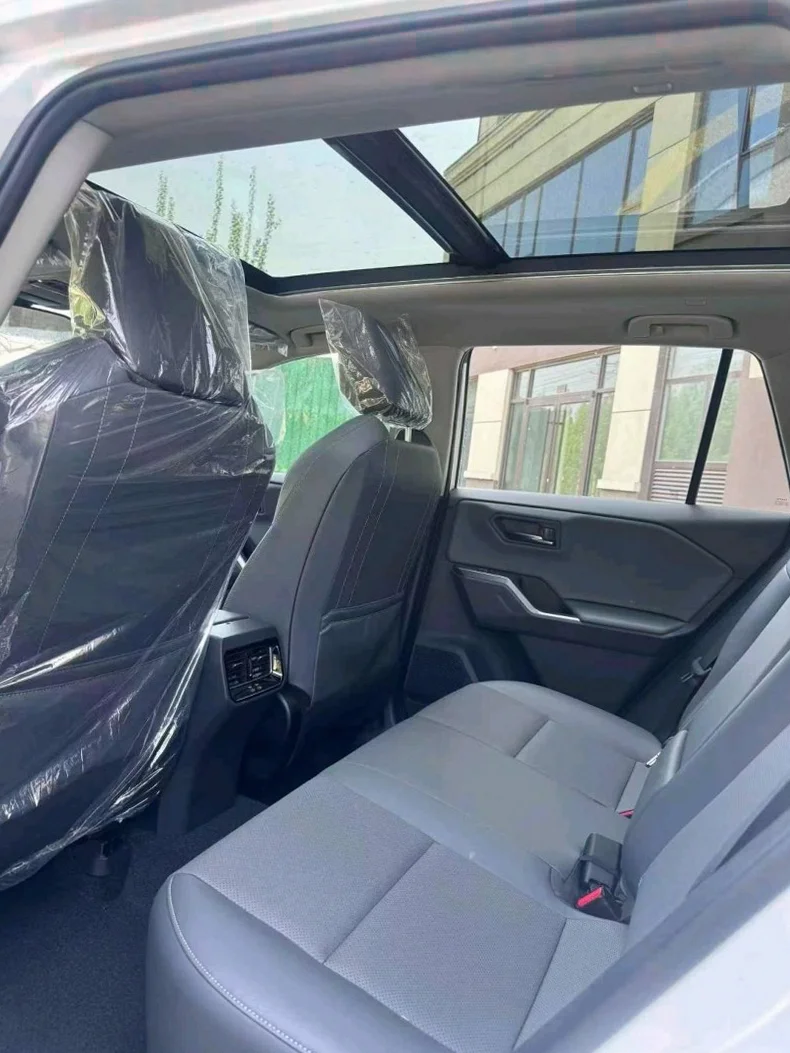 丰田RAV4荣放 后面外观一