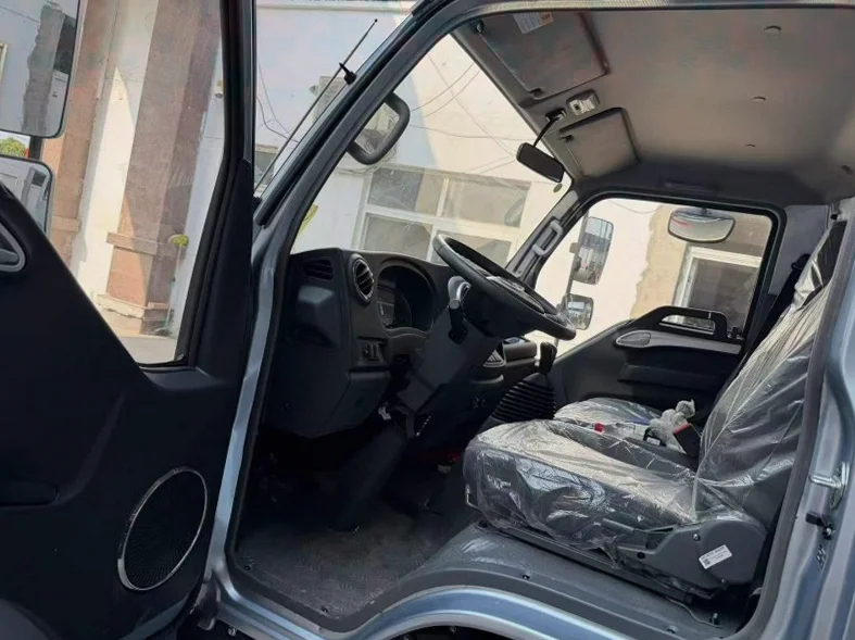 江淮康铃 后面外观一