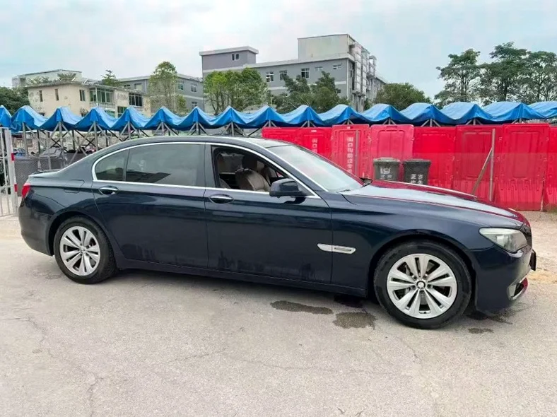 宝马7系 正面外观三