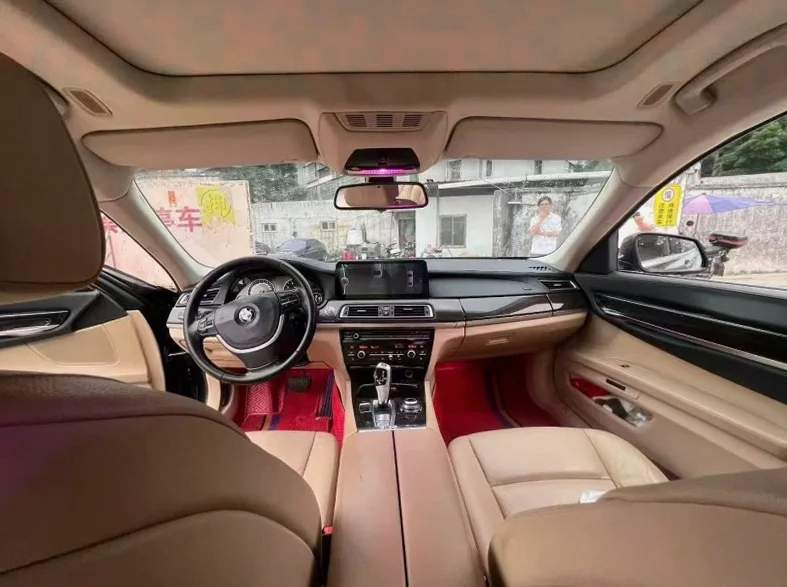 宝马7系 后面外观二