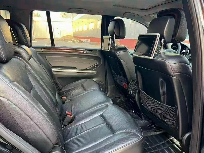 奔驰GL 后面外观二