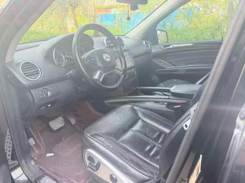 奔驰GL 后面外观二