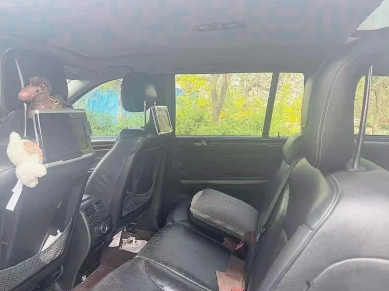 奔驰GL 后面外观一