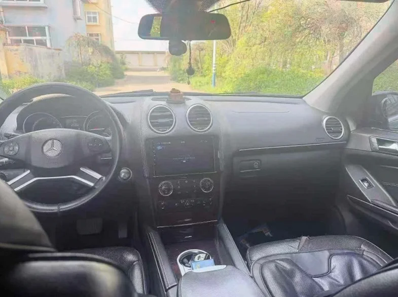 奔驰GL 后面外观三