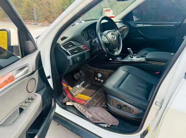 宝马X5 后面外观二