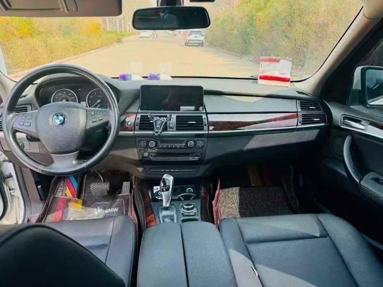 宝马X5 后面外观一