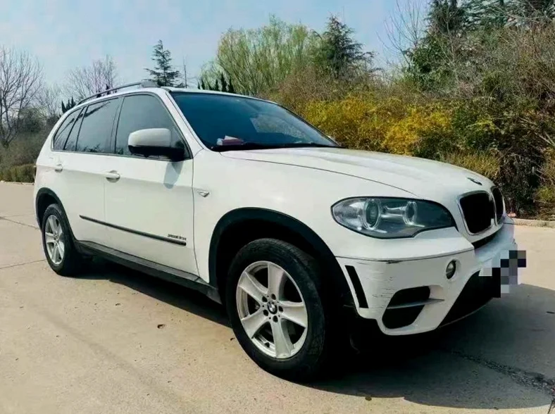 宝马X5 正面外观三