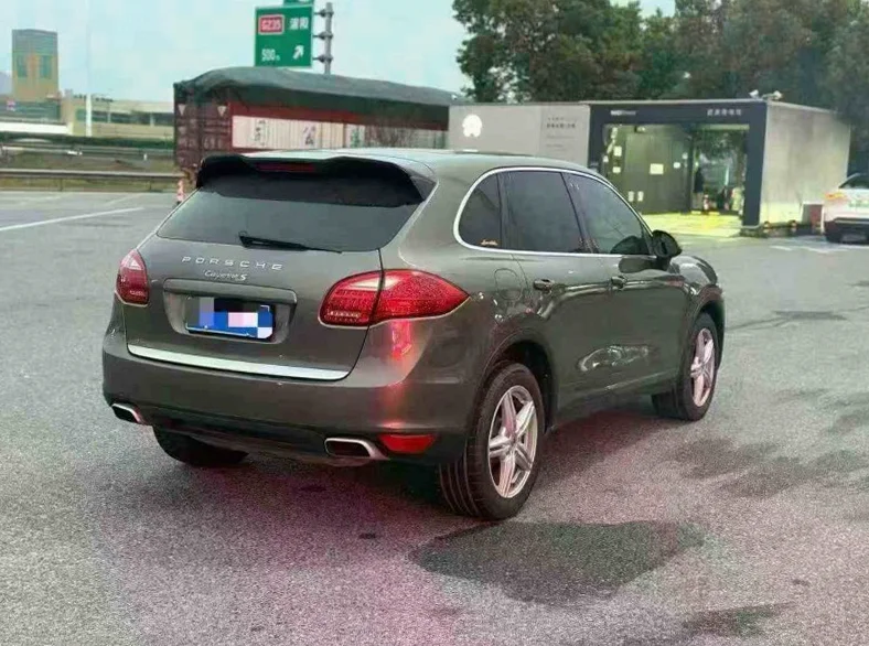 保时捷卡宴 内饰后排