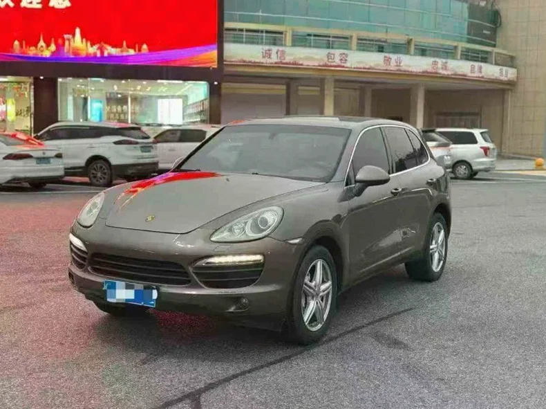 保时捷卡宴 正面外观三