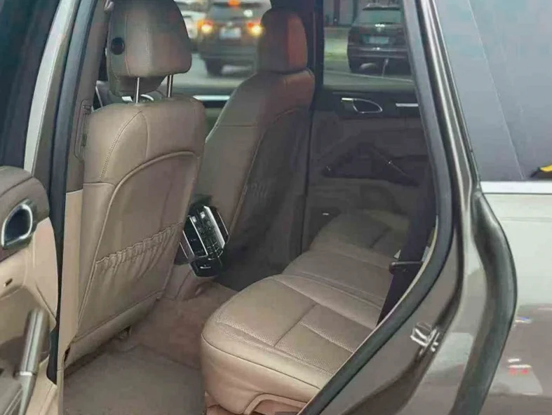 保时捷卡宴 后面外观二