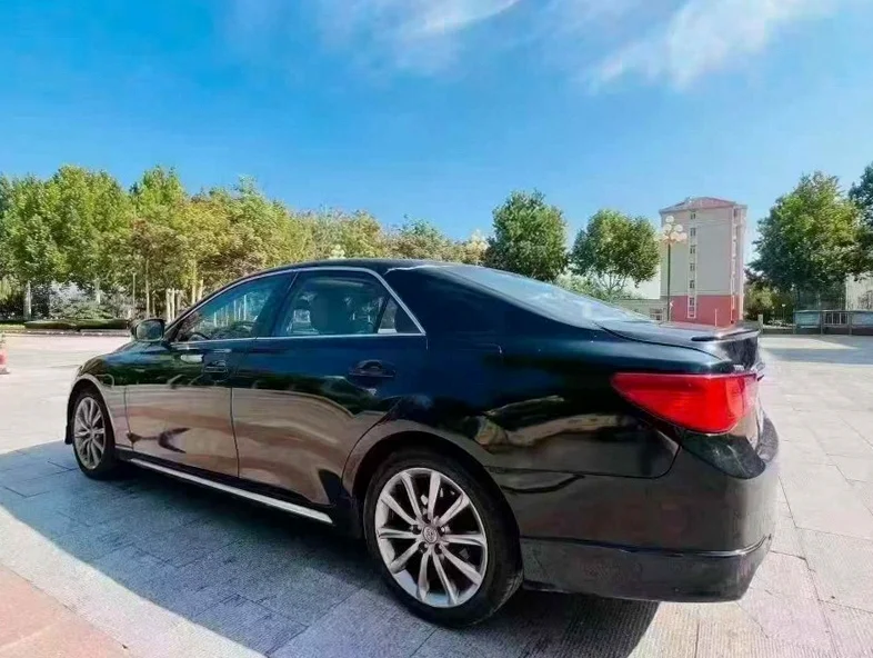 丰田锐志 后面外观三