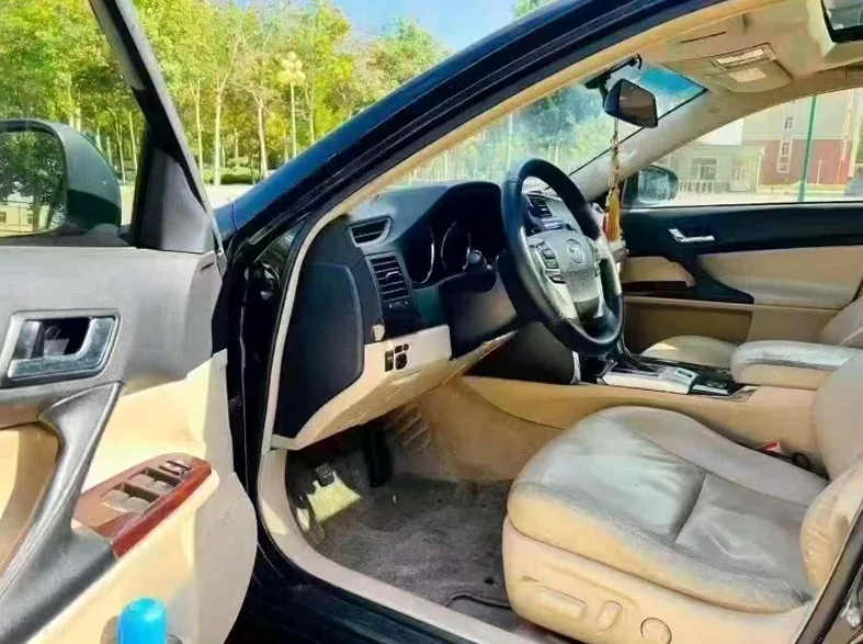 丰田锐志 正面外观三