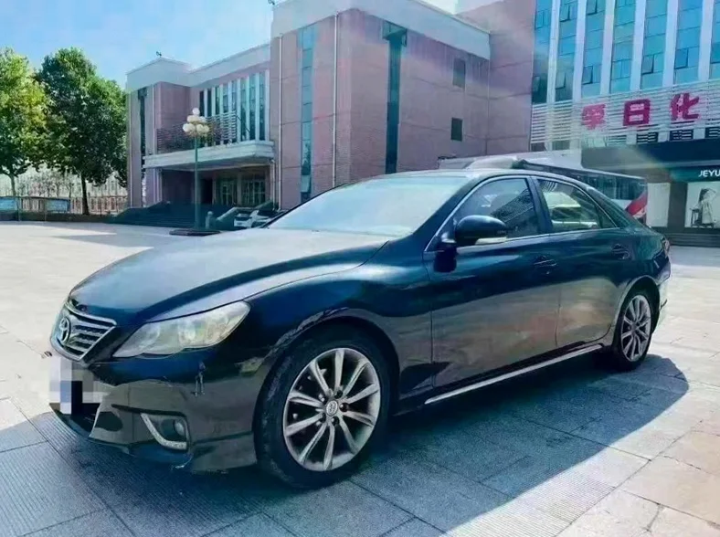 丰田锐志 正面外观二