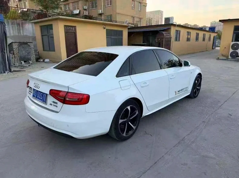 奥迪A4L 内饰前排