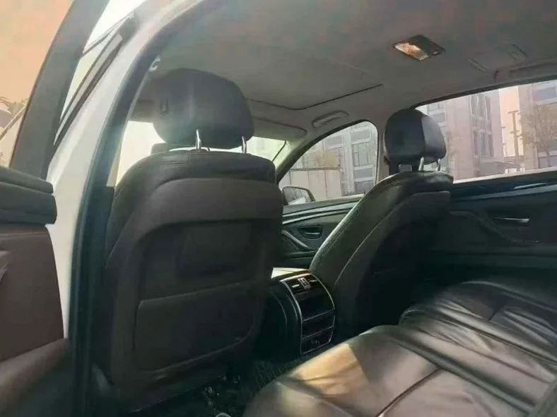 宝马5系 后面外观一