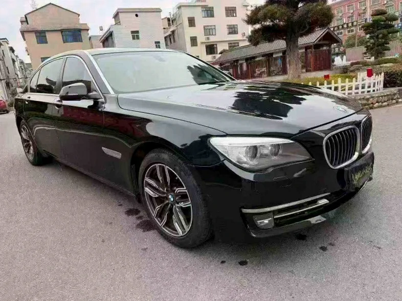 宝马7系 正面外观三