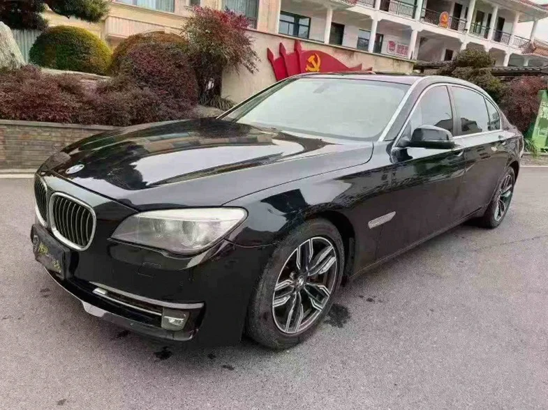 宝马7系 正面外观二