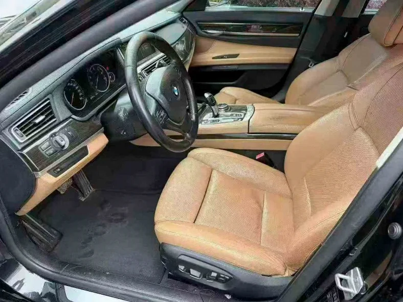 宝马7系 后面外观二