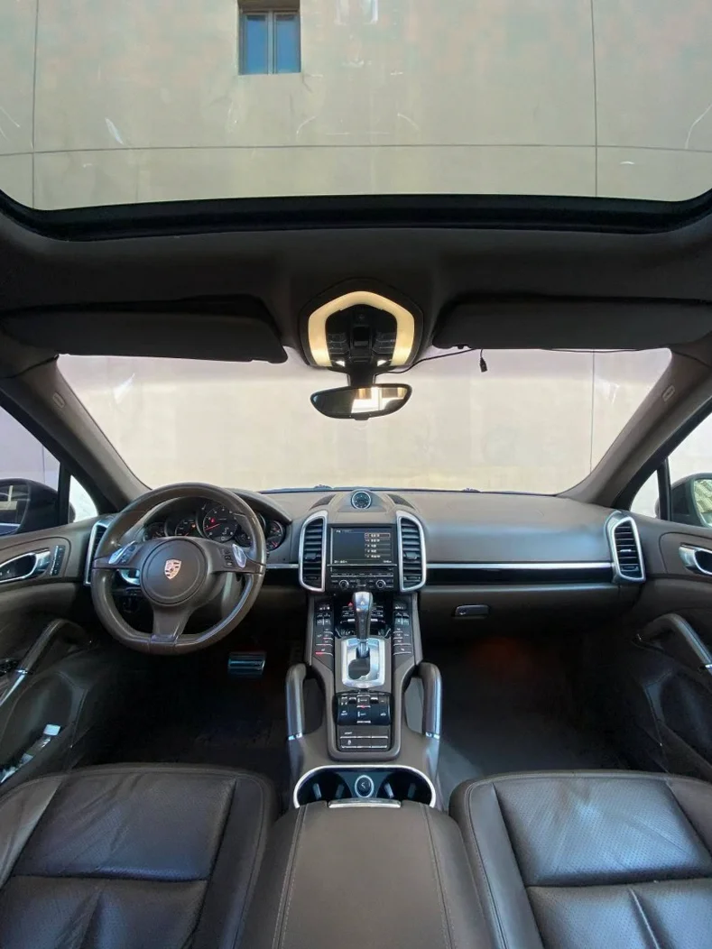 保时捷卡宴 内饰后排