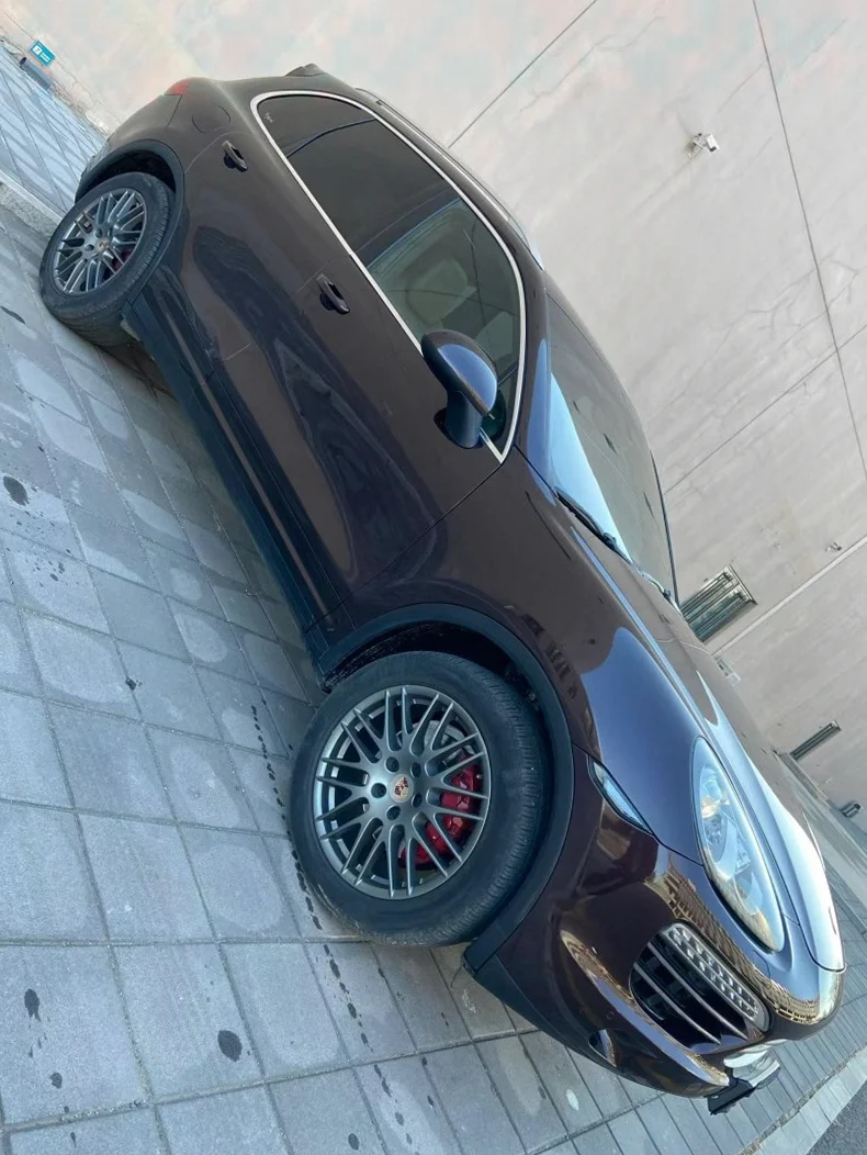 保时捷卡宴 正面外观三