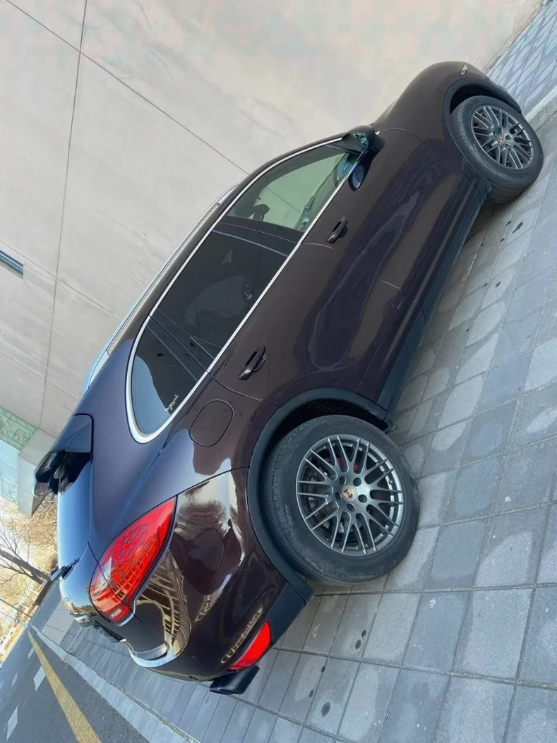 保时捷卡宴 驾驶室