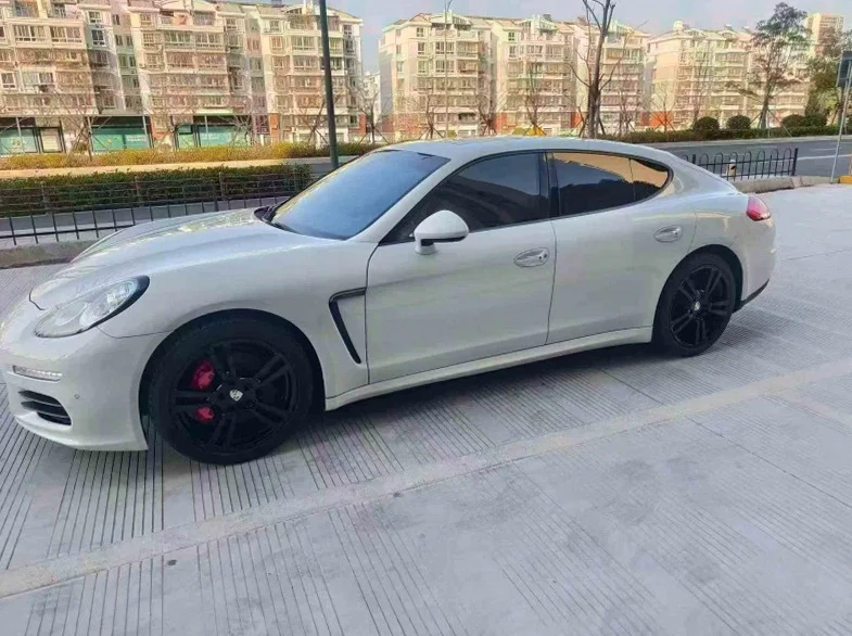 保时捷帕拉梅拉 后面外观一