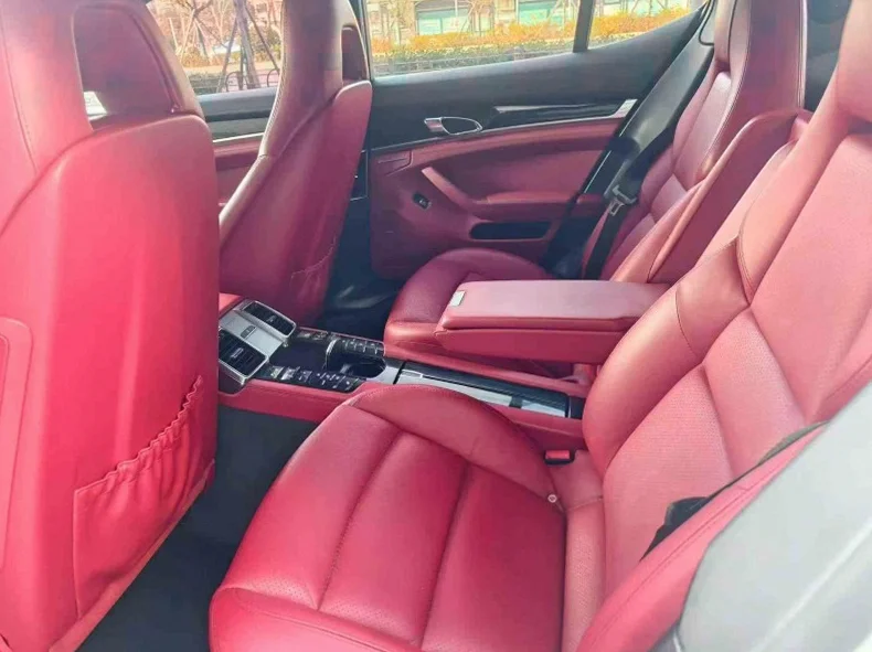 保时捷帕拉梅拉 正面外观三