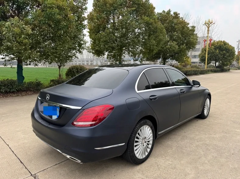 奔驰C 后面外观一