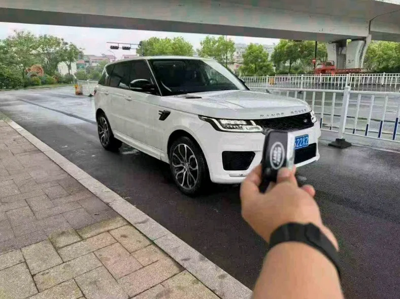 路虎揽胜运动 正面外观三