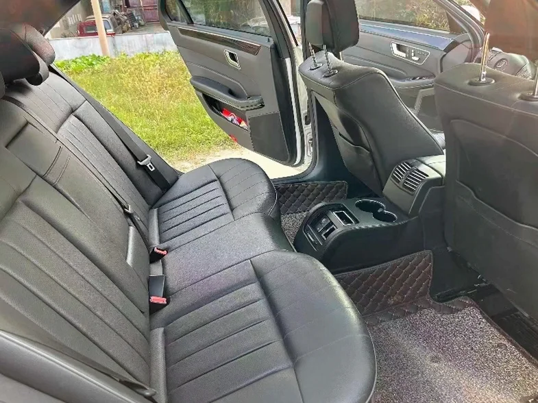 奔驰E 后面外观三