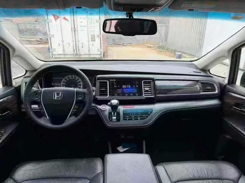 本田艾力绅 后面外观二