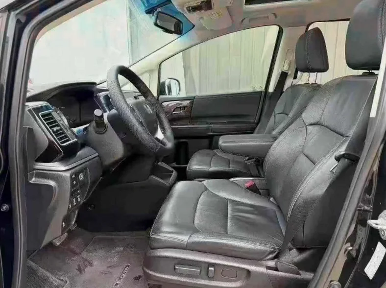 本田艾力绅 后面外观一