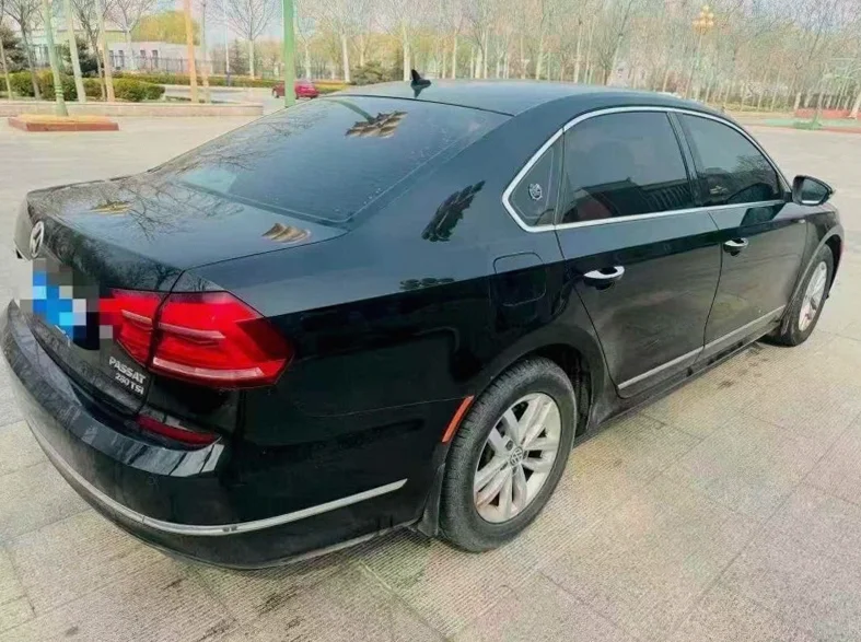 大众帕萨特 内饰后排