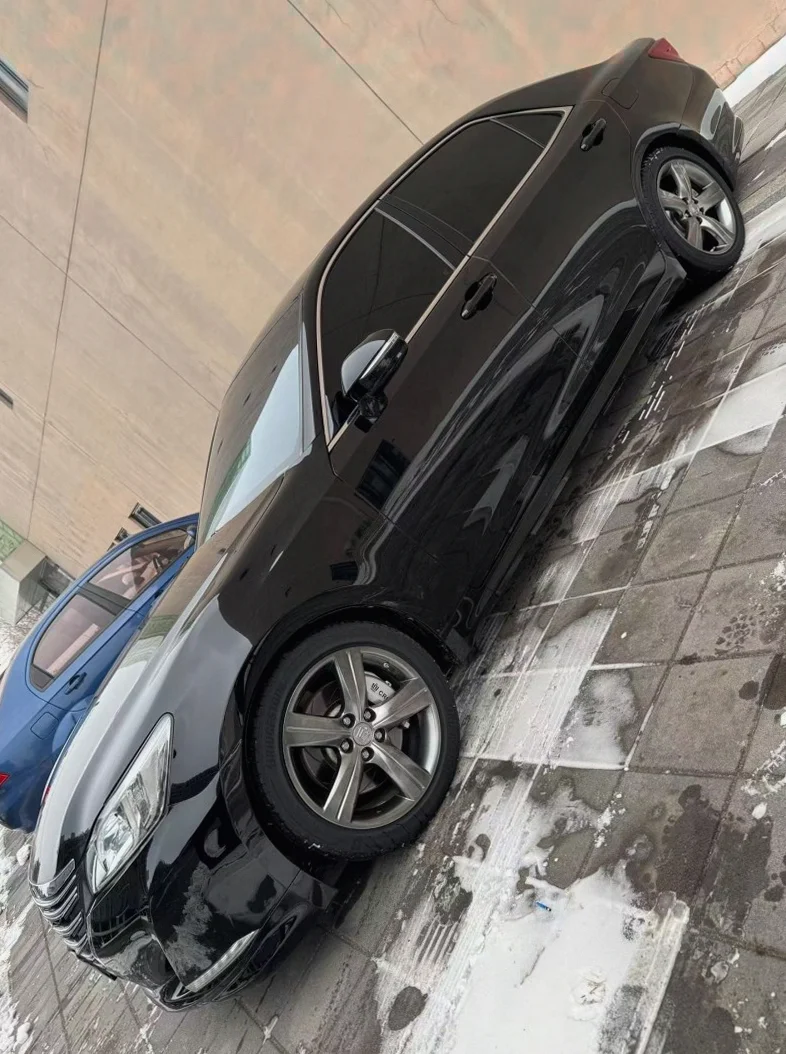 丰田皇冠 后面外观三