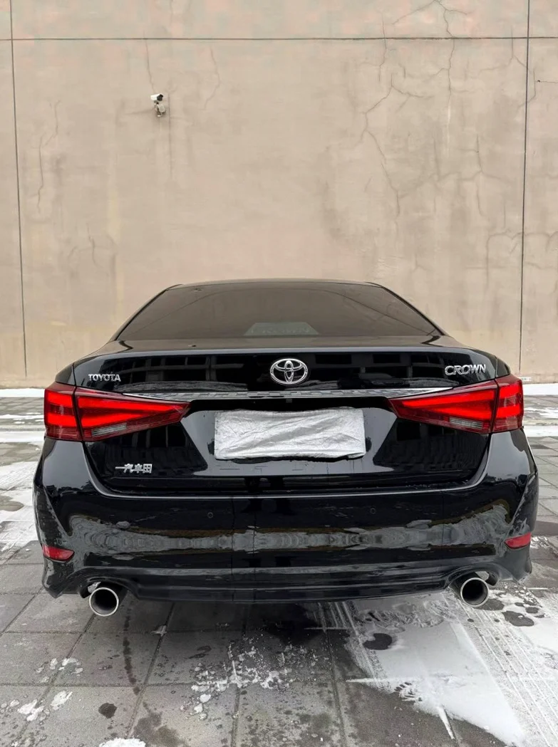 丰田皇冠 内饰后排