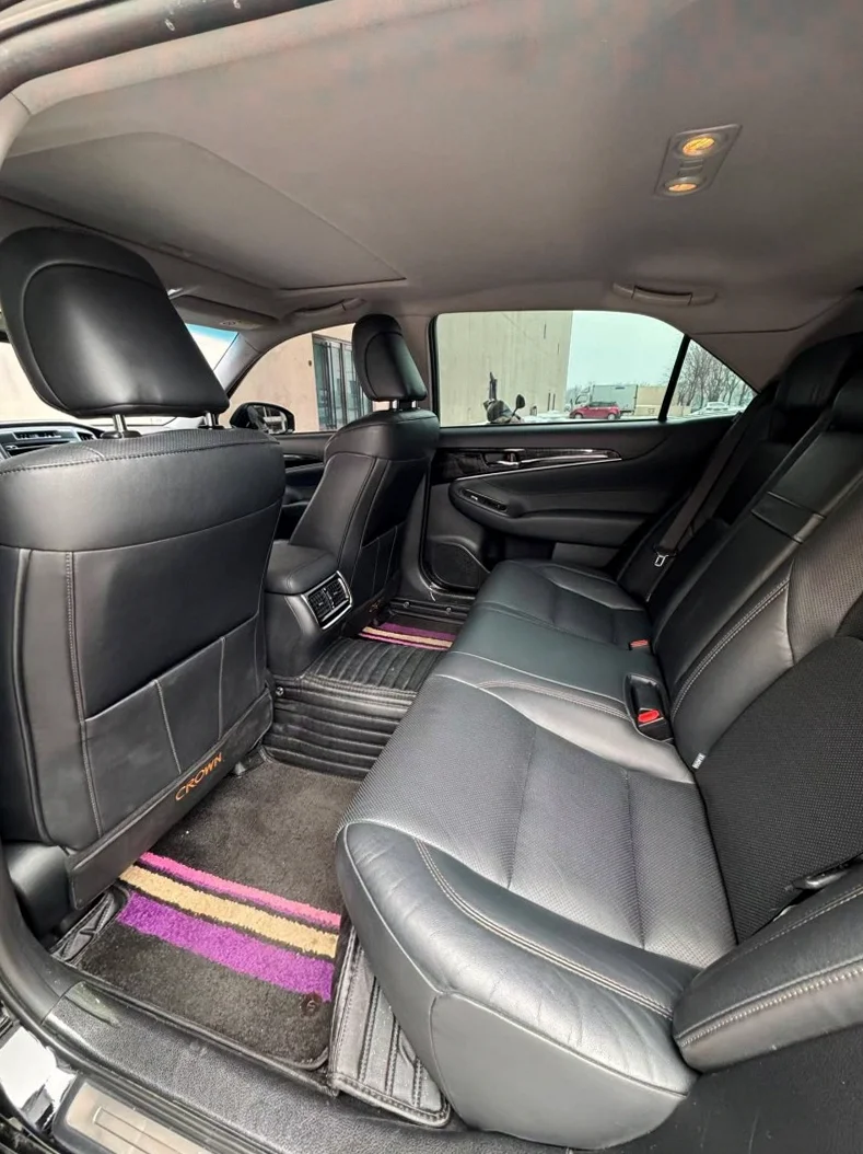 丰田皇冠 后面外观二