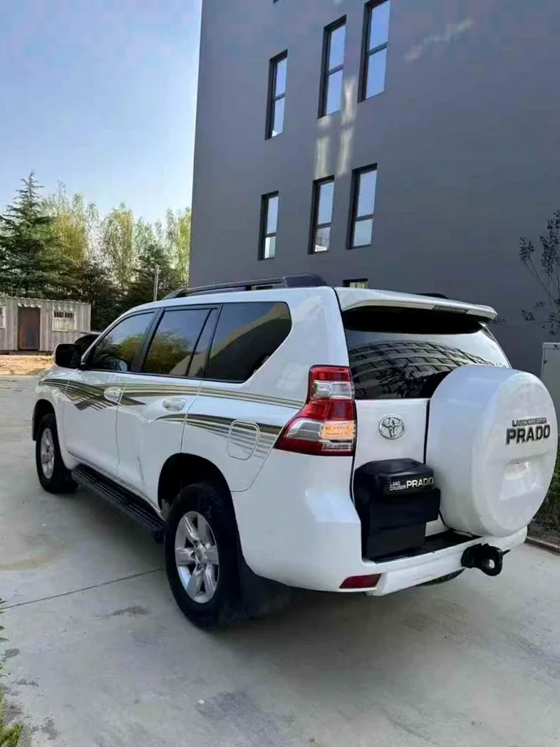 丰田普拉多 内饰后排