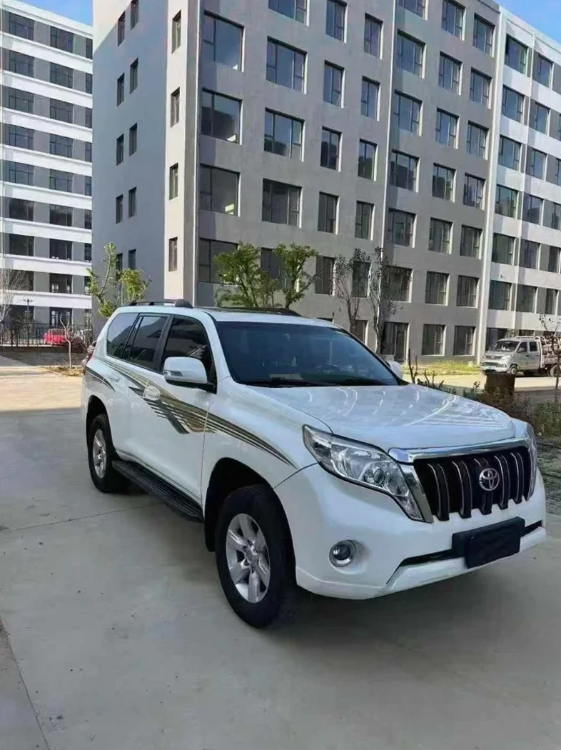 丰田普拉多 正面外观二